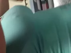 فاتنة الفتاة و معها الجنس عاطفي الإباحية تحت تنورة أنبوب