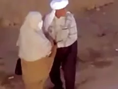 أخذت الفتاة على المدينة الإباحية ناضجة الطبيعية