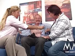 الرجل الأصلع لها في الحمار جميلة نمت النساء أشرطة الفيديو الإباحية