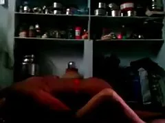وشم الرجل مشاهدة الأفلام على الانترنت الإباحية